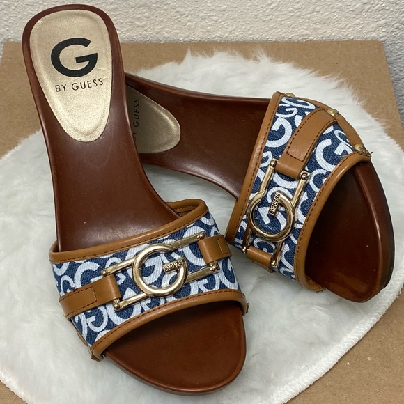 G by Guess Low Heel Shoes - Picture 2 of 6